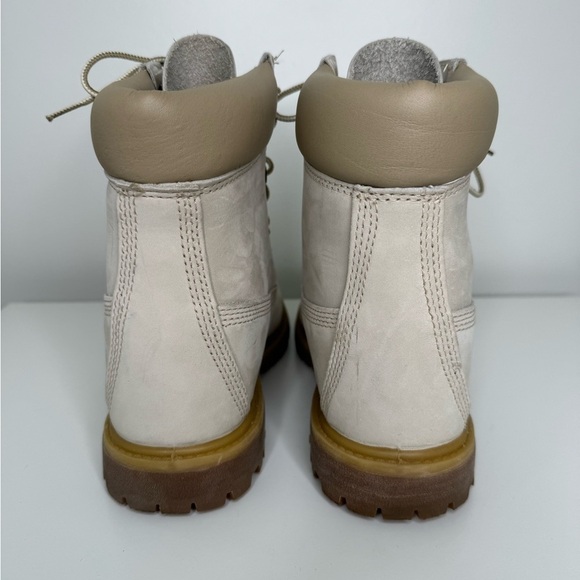 Timberland Cream Leather Boots - Classic Style and Durability for Every Season - Picture 3 of 7